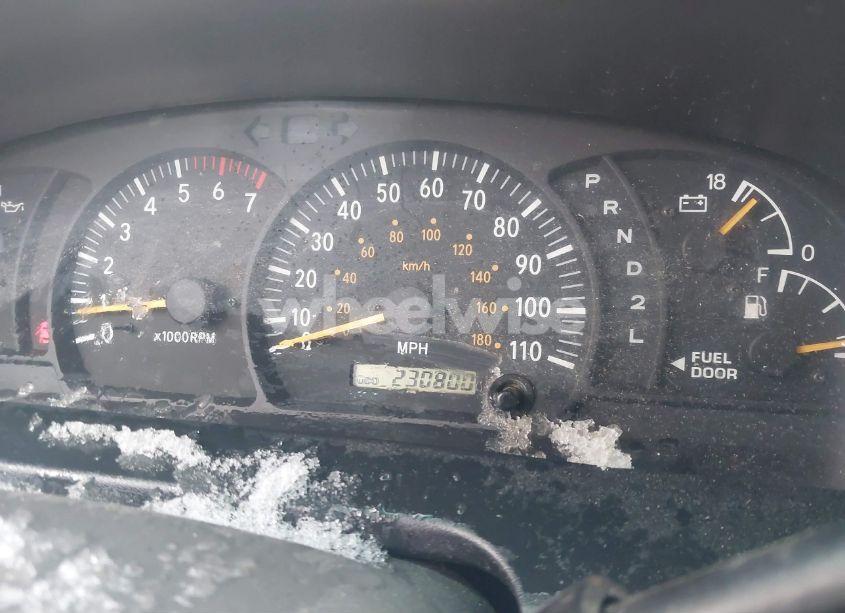 Photo 7 of 2002 Toyota Tundra SR5 V8 (VIN 5TBBT44182S302560)