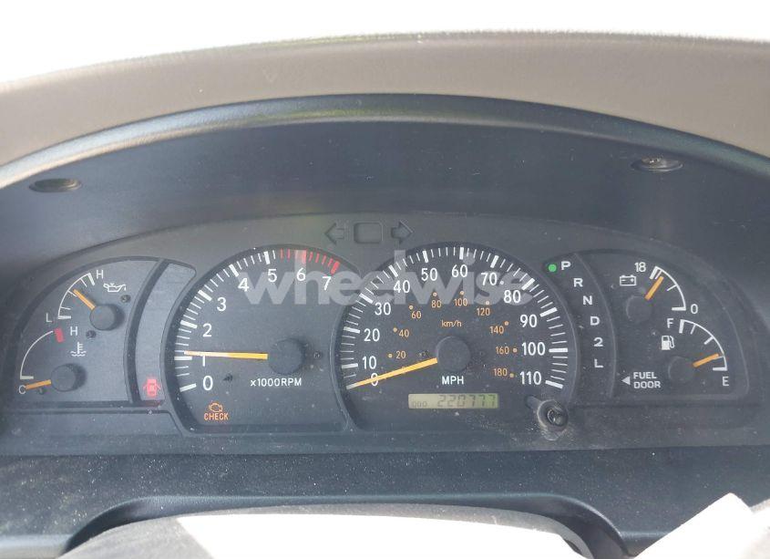 Photo 7 of 2003 Toyota Tundra SR5 V8 (VIN 5TBBT44183S405902)