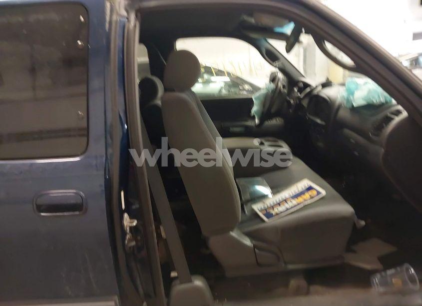 Photo 5 of 2004 Toyota Tundra SR5 V8 (VIN 5TBBT44184S445611)