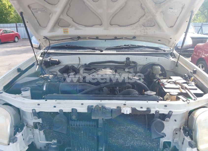Photo 10 of 2004 Toyota Tundra SR5 V8 (VIN 5TBBT44184S448508)