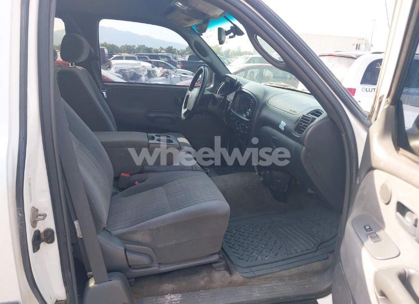 Photo 5 of 2004 Toyota Tundra SR5 V8 (VIN 5TBBT44184S448508)