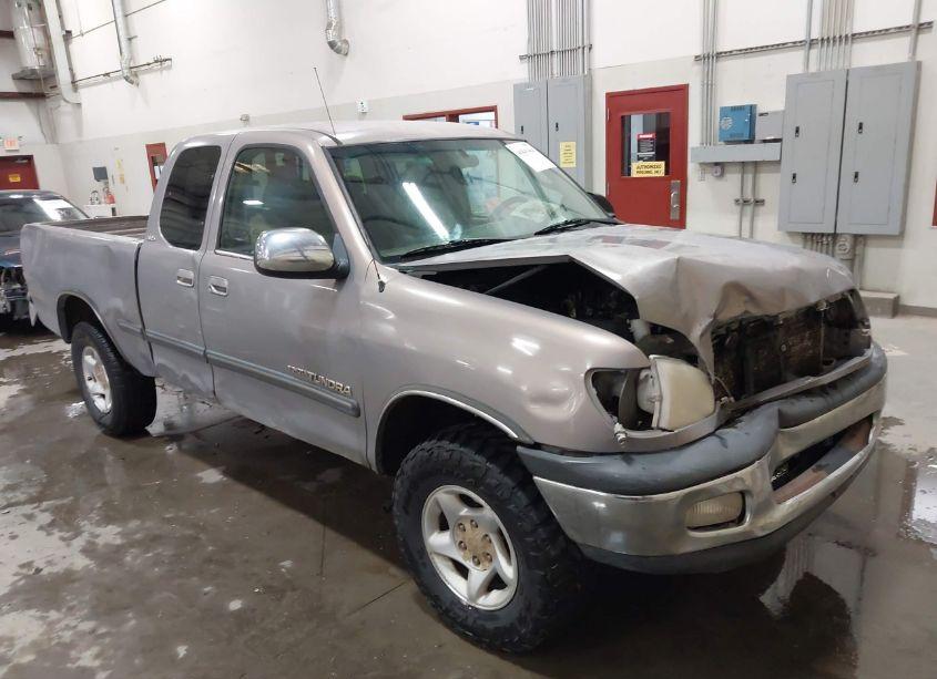 2000 Toyota Tundra SR5 V8 (VIN 5TBBT4418YS004566) main photo