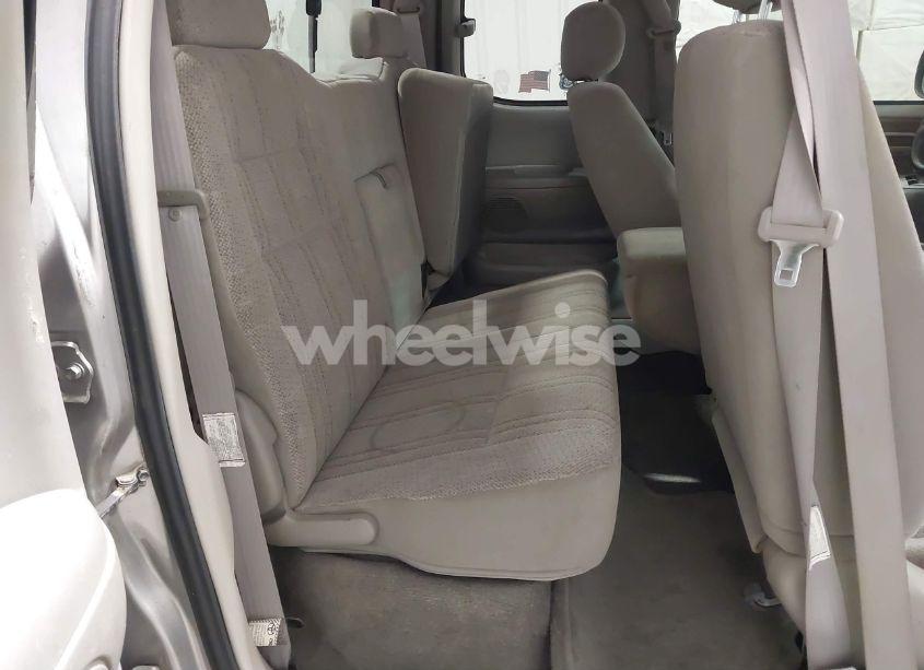 Photo 8 of 2001 Toyota Tundra SR5 V8 (VIN 5TBBT44191S130540)