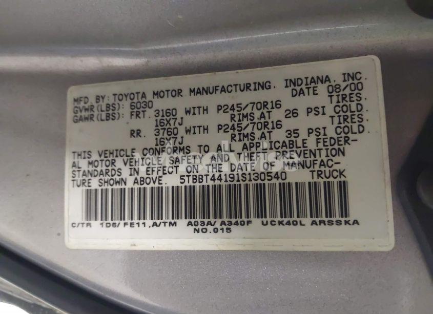 Photo 9 of 2001 Toyota Tundra SR5 V8 (VIN 5TBBT44191S130540)