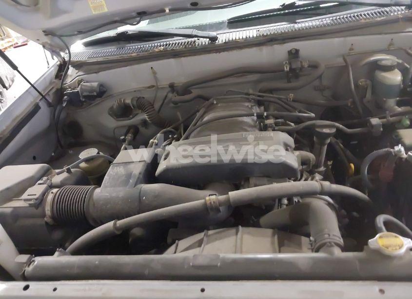 Photo 10 of 2001 Toyota Tundra SR5 V8 (VIN 5TBBT44191S154692)