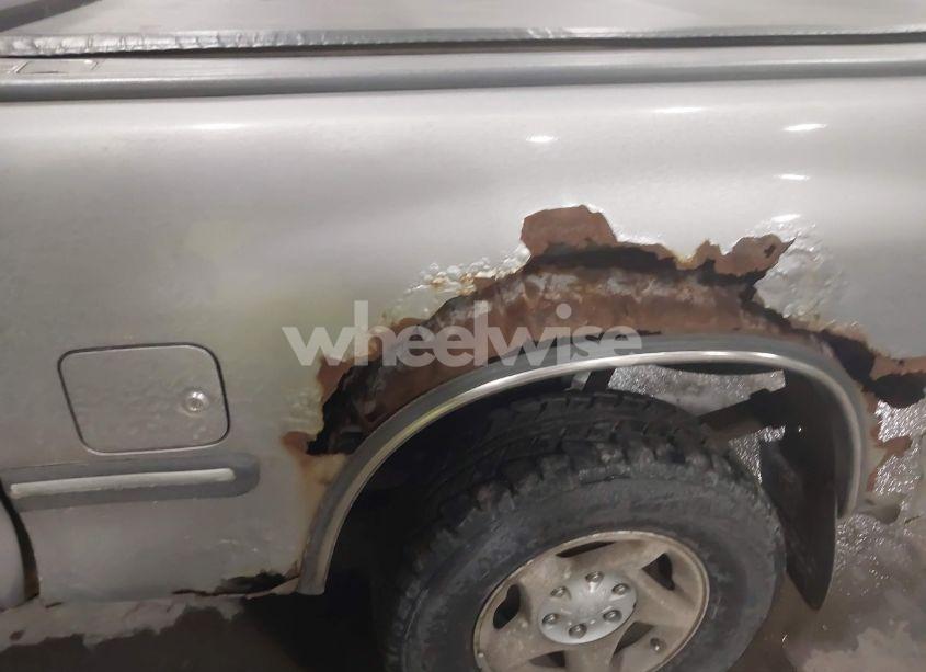 Photo 6 of 2001 Toyota Tundra SR5 V8 (VIN 5TBBT44191S154692)