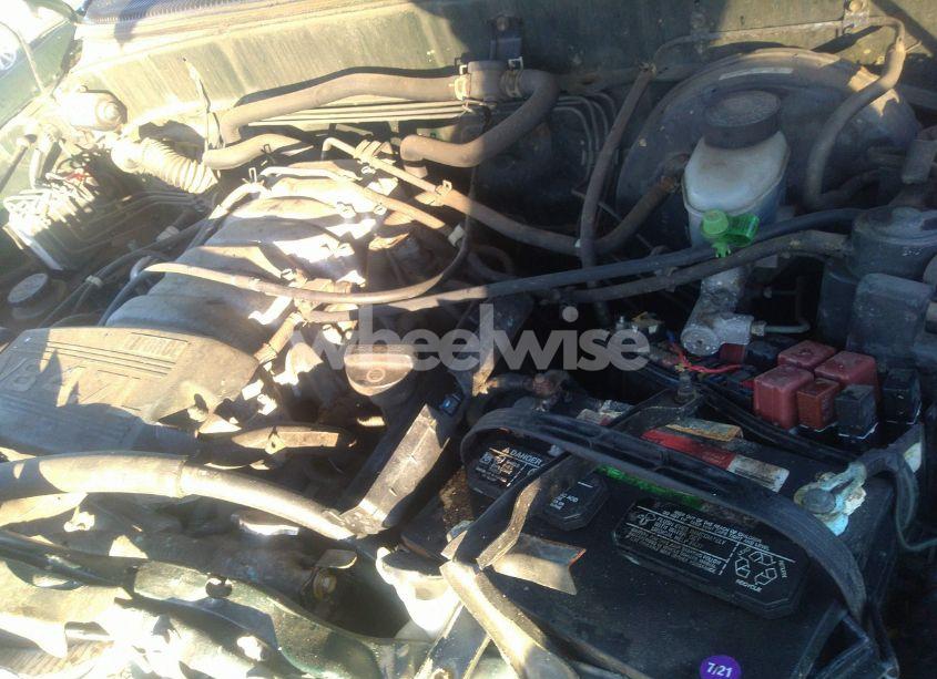 Photo 10 of 2002 Toyota Tundra SR5 V8 (VIN 5TBBT44192S313132)