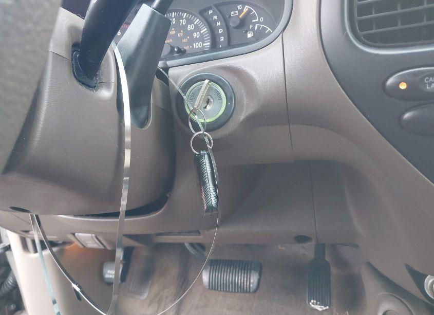 Photo 11 of 2003 Toyota Tundra SR5 V8 (VIN 5TBBT44193S437998)