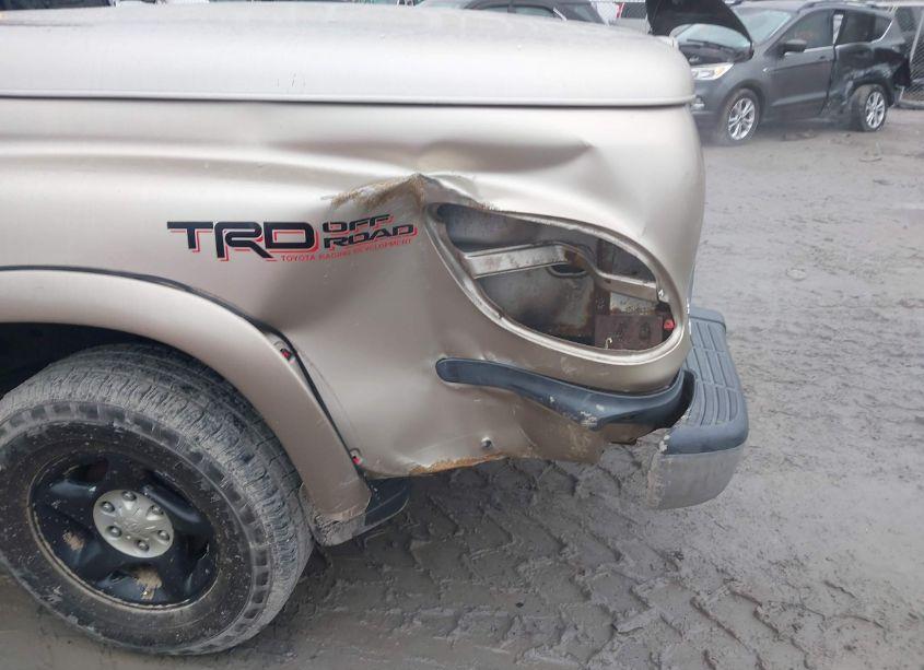 Photo 6 of 2003 Toyota Tundra SR5 V8 (VIN 5TBBT44193S437998)