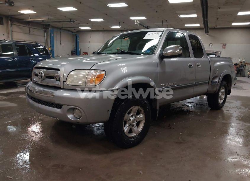 Photo 2 of 2005 Toyota Tundra SR5 V8 (VIN 5TBBT44195S461012)