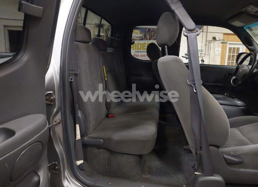 Photo 8 of 2005 Toyota Tundra SR5 V8 (VIN 5TBBT44195S461012)