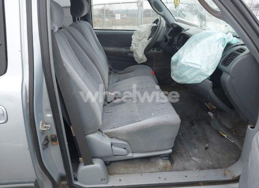 Photo 5 of 2000 Toyota Tundra SR5 V8 (VIN 5TBBT4419YS002339)