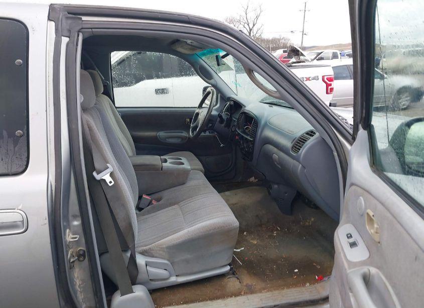 Photo 5 of 2001 Toyota Tundra SR5 V8 (VIN 5TBBT441X1S141336)