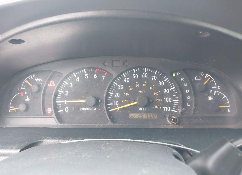 Photo 7 of 2001 Toyota Tundra SR5 V8 (VIN 5TBBT441X1S141336)