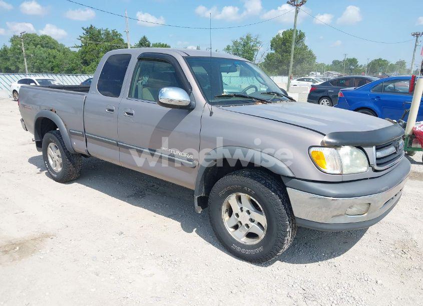 2002 Toyota Tundra SR5 V8 (VIN 5TBBT441X2S227960) main photo