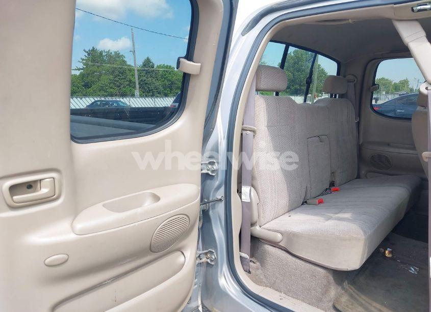 Photo 8 of 2002 Toyota Tundra SR5 V8 (VIN 5TBBT441X2S227960)