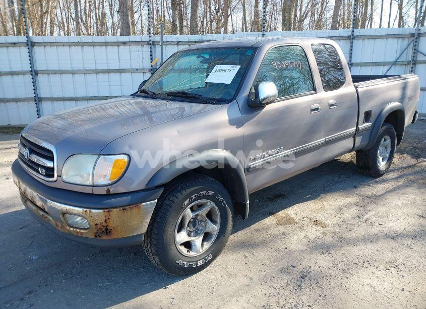 Photo 2 of 2002 Toyota Tundra SR5 V8 (VIN 5TBBT441X2S238960)
