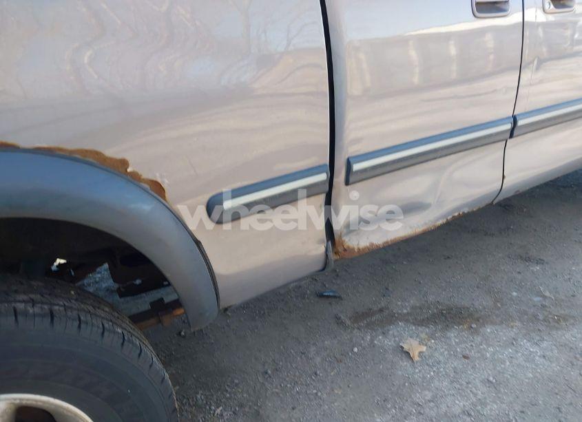 Photo 6 of 2002 Toyota Tundra SR5 V8 (VIN 5TBBT441X2S238960)