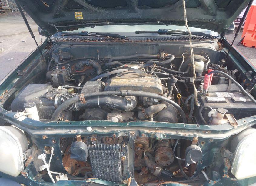 Photo 10 of 2002 Toyota Tundra SR5 V8 (VIN 5TBBT441X2S301586)
