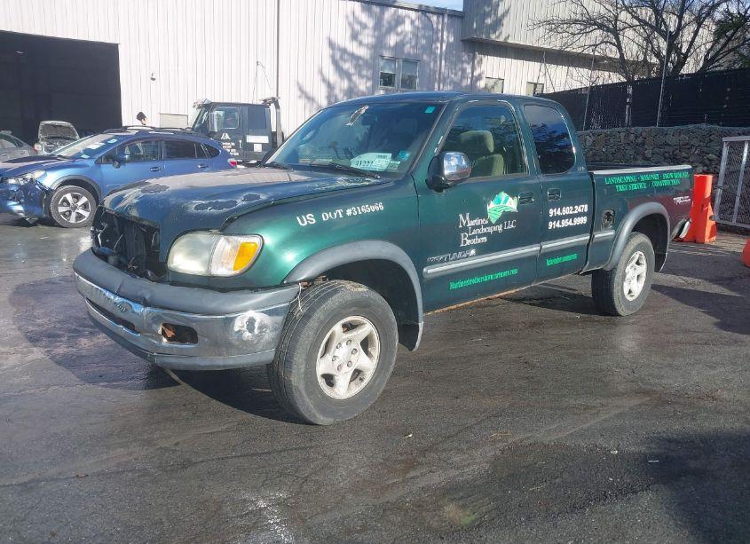 Photo 2 of 2002 Toyota Tundra SR5 V8 (VIN 5TBBT441X2S301586)