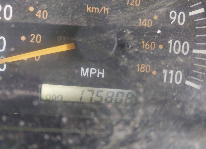 Photo 7 of 2002 Toyota Tundra SR5 V8 (VIN 5TBBT441X2S301586)