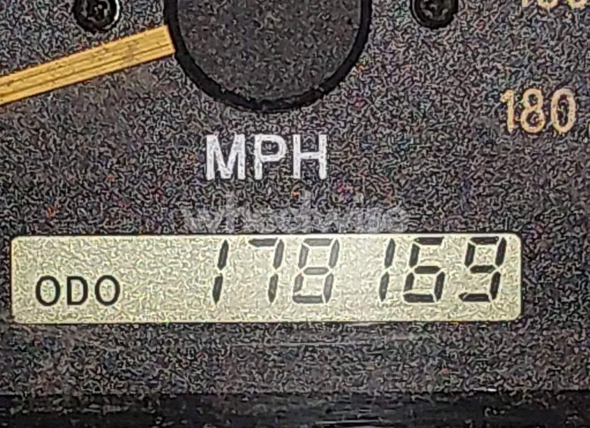 Photo 15 of 2003 Toyota Tundra SR5 V8 (VIN 5TBBT441X3S387290)