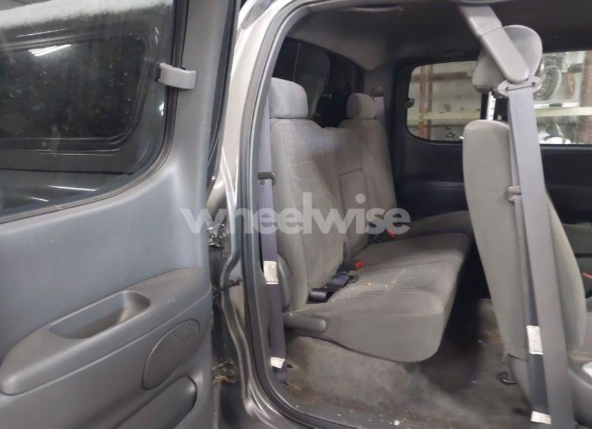 Photo 8 of 2003 Toyota Tundra SR5 V8 (VIN 5TBBT441X3S387290)