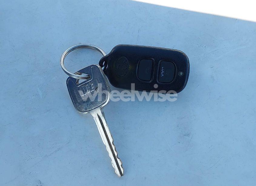 Photo 11 of 2004 Toyota Tundra SR5 V8 (VIN 5TBBT441X4S446386)