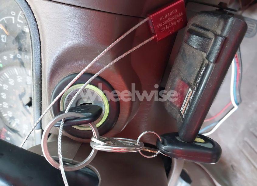 Photo 11 of 2004 Toyota Tundra SR5 V8 (VIN 5TBBT441X4S455783)