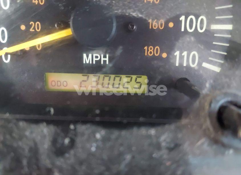 Photo 15 of 2004 Toyota Tundra SR5 V8 (VIN 5TBBT441X4S455783)