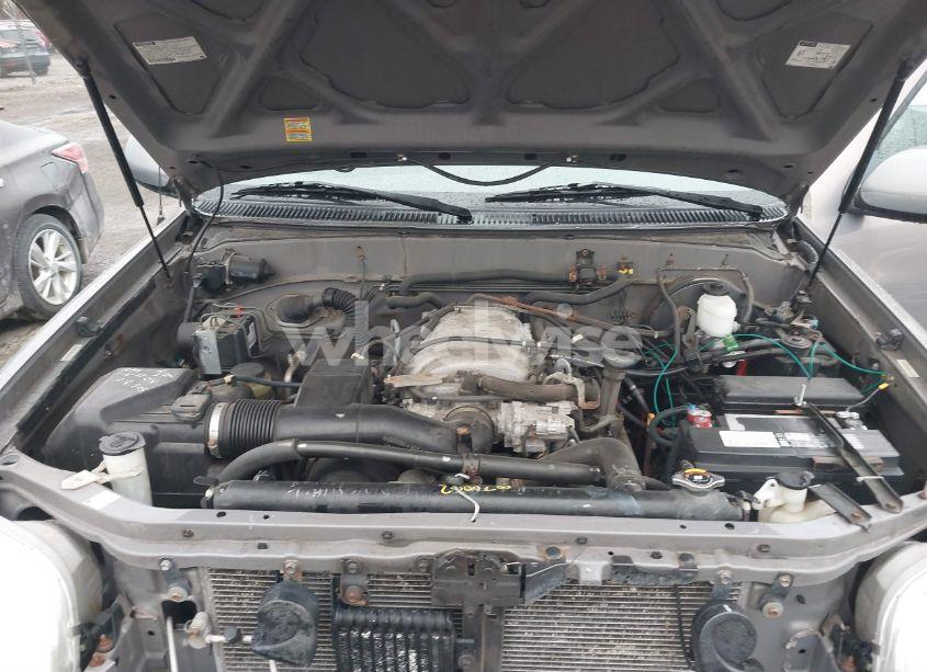 Photo 10 of 2001 Toyota Tundra LTD V8 (VIN 5TBBT48101S136463)