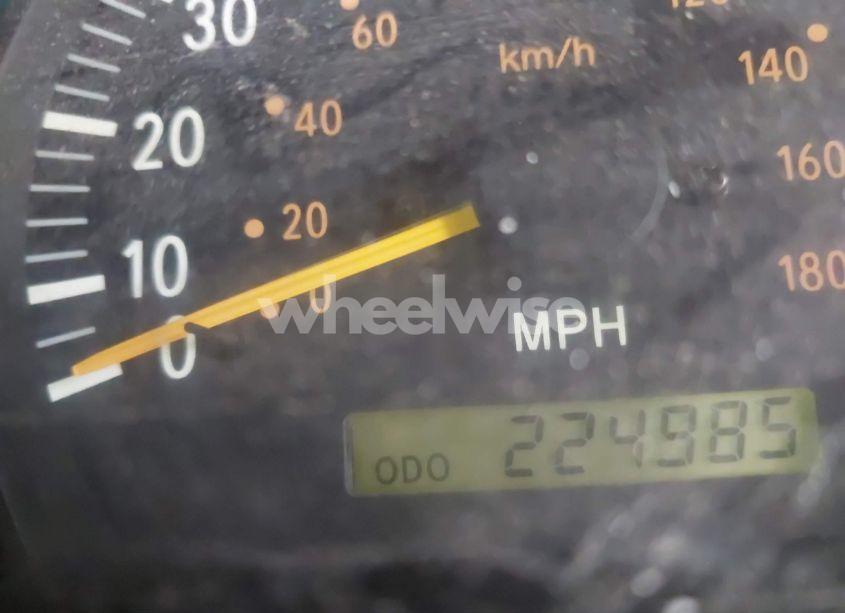 Photo 7 of 2001 Toyota Tundra LTD V8 (VIN 5TBBT48101S136463)