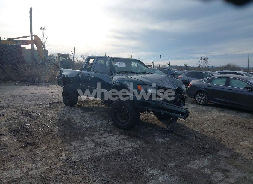 2000 Toyota Tundra LTD V8 (VIN 5TBBT4810YS096380) main photo