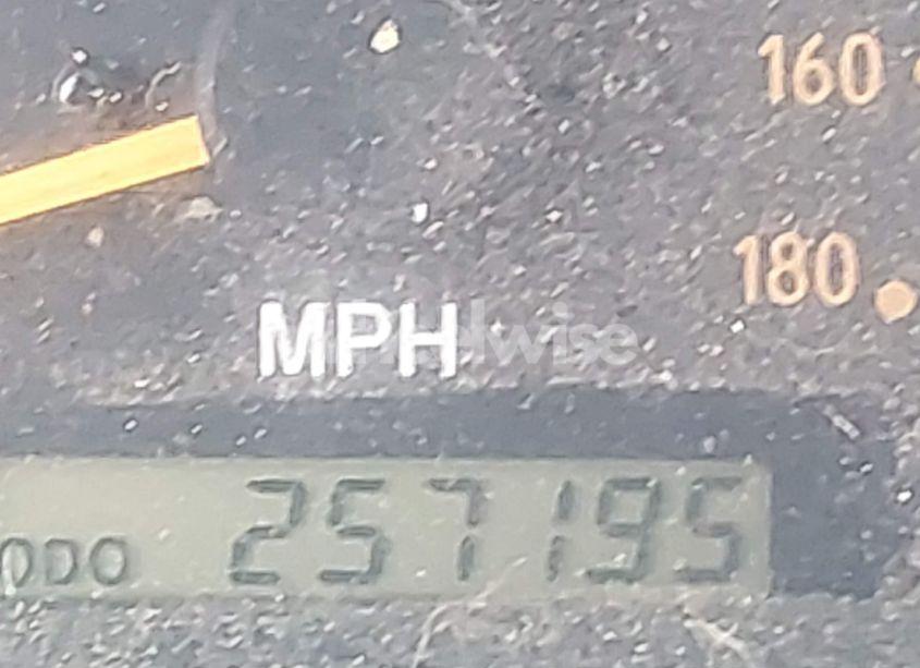 Photo 15 of 2000 Toyota Tundra LTD V8 (VIN 5TBBT4812YS031675)