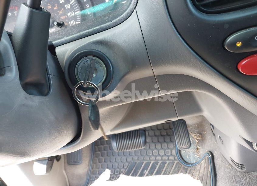 Photo 11 of 2000 Toyota Tundra LTD V8 (VIN 5TBBT4812YS102826)