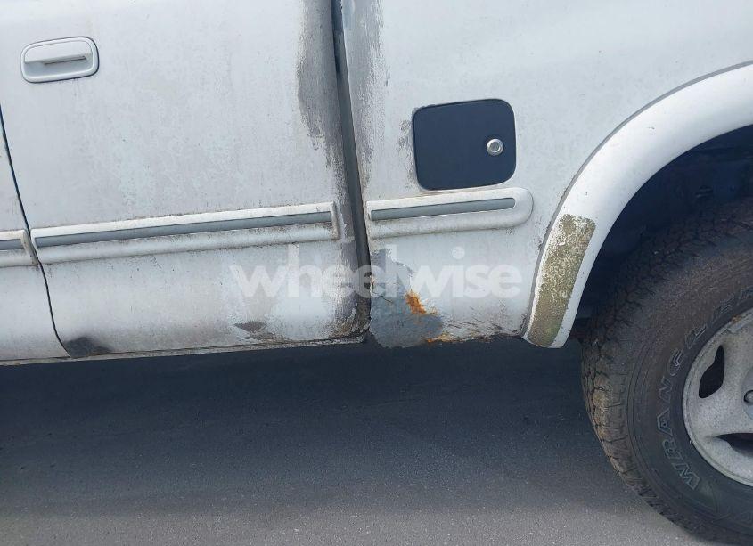 Photo 12 of 2000 Toyota Tundra LTD V8 (VIN 5TBBT4816YS085075)