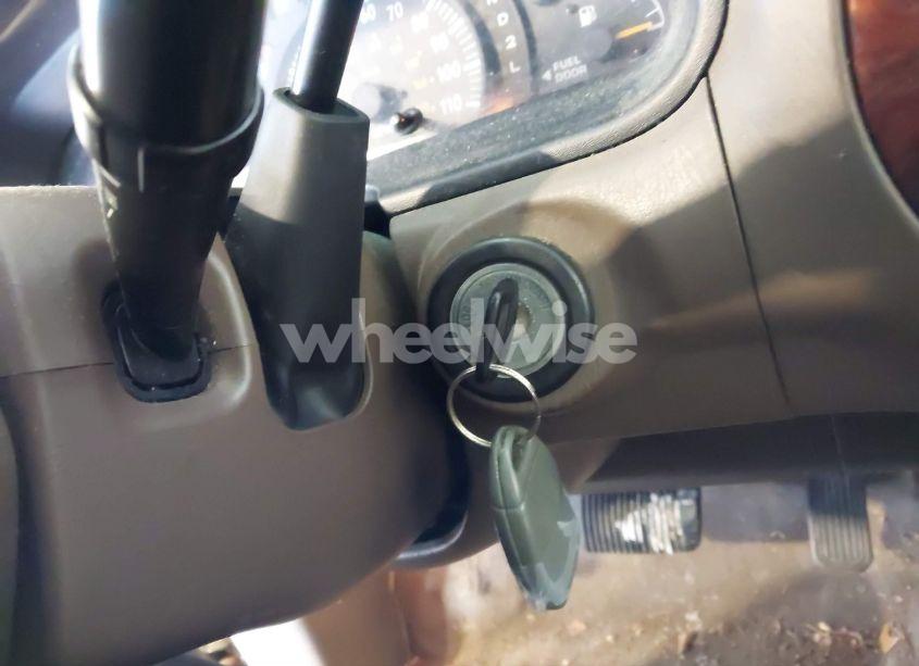 Photo 11 of 2003 Toyota Tundra LIMITED V8 (VIN 5TBBT48173S419798)