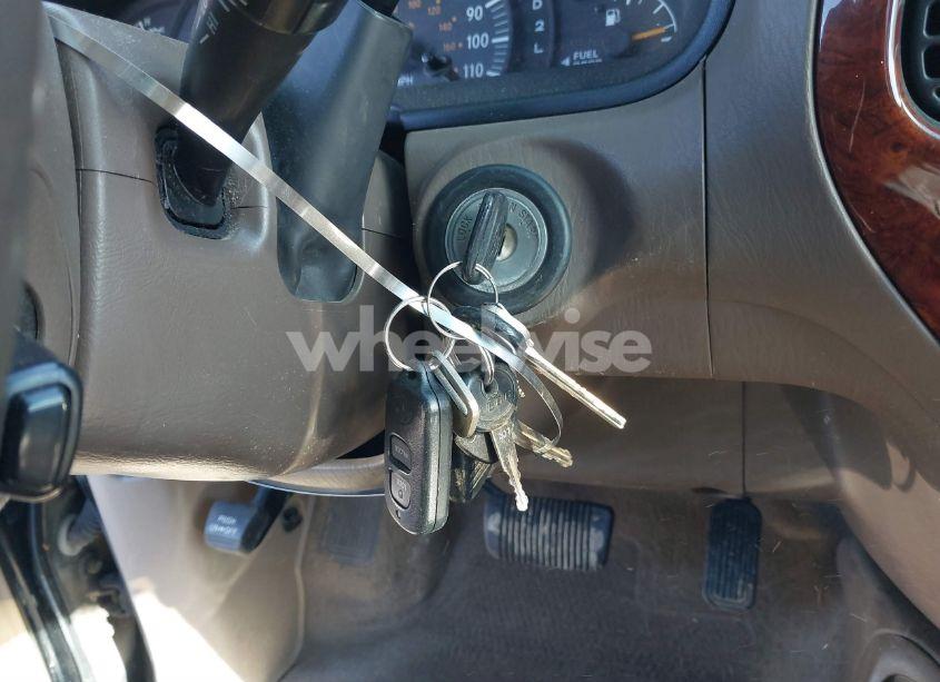 Photo 11 of 2003 Toyota Tundra LIMITED V8 (VIN 5TBBT48193S383838)