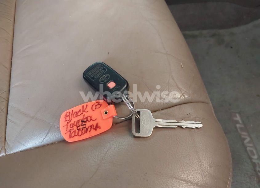 Photo 11 of 2003 Toyota Tundra LTD V8 (VIN 5TBBT481X3S437616)