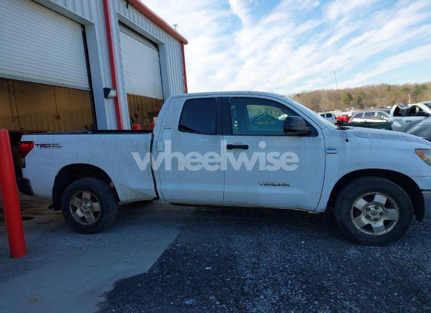 Photo 13 of 2007 Toyota Tundra SR5 4.7L V8 (VIN 5TBBT54177S457632)