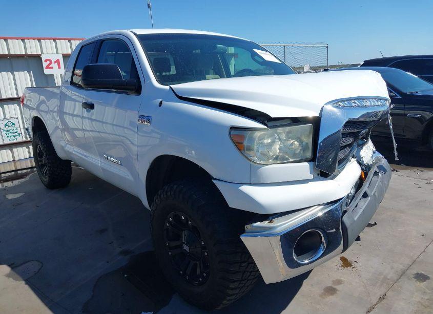 2007 Toyota Tundra SR5 5.7L V8 (VIN 5TBBV54107S450869) main photo