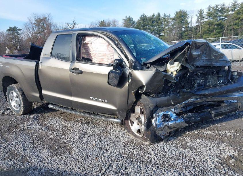 2007 Toyota Tundra SR5 5.7L V8 (VIN 5TBBV54157S489702) main photo