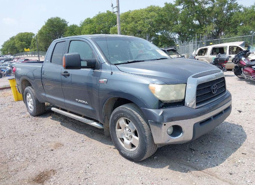 2007 Toyota Tundra SR5 5.7L V8 (VIN 5TBBV54197S452376) main photo