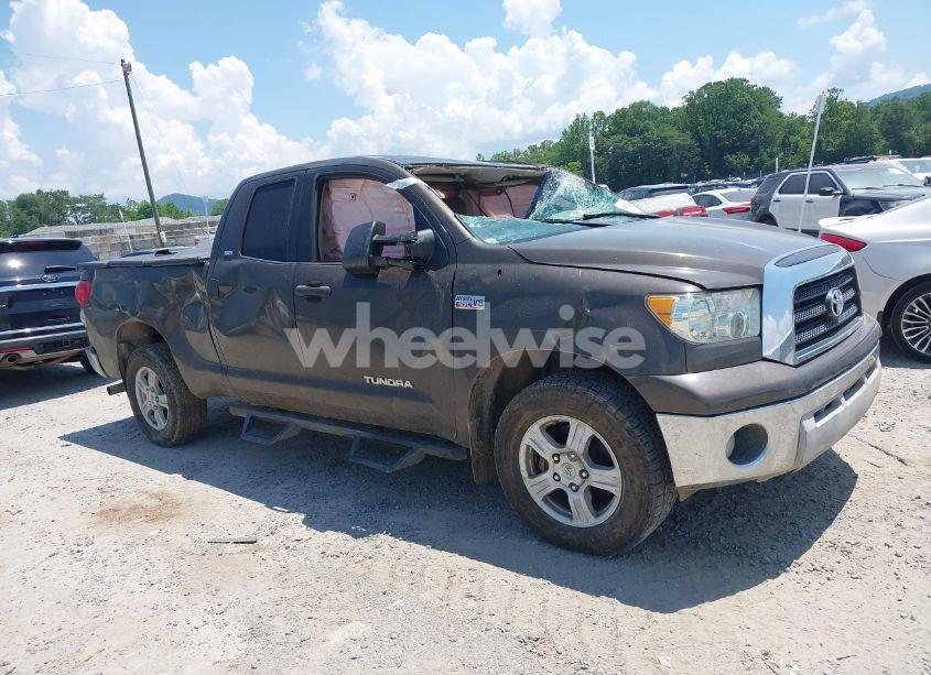 2007 Toyota Tundra SR5 5.7L V8 (VIN 5TBBV541X7S467937) main photo