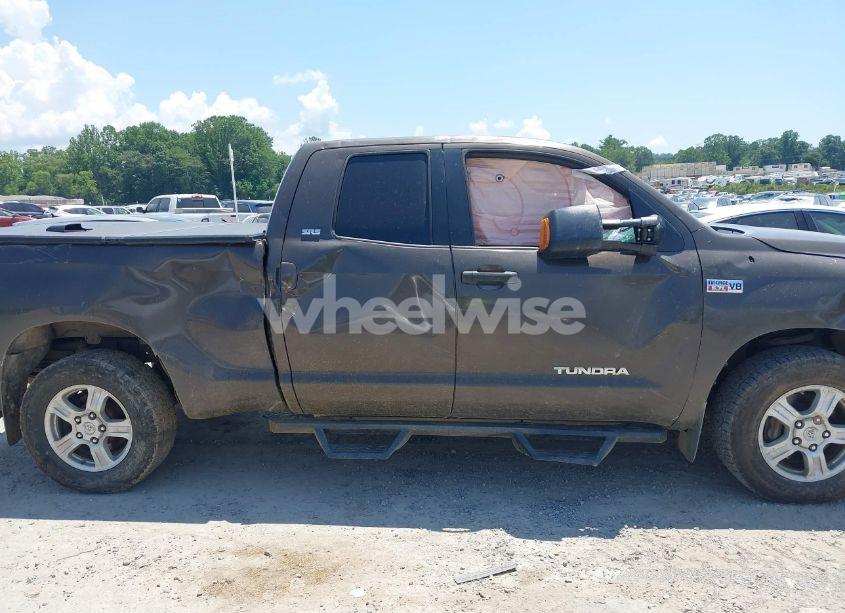 Photo 13 of 2007 Toyota Tundra SR5 5.7L V8 (VIN 5TBBV541X7S467937)