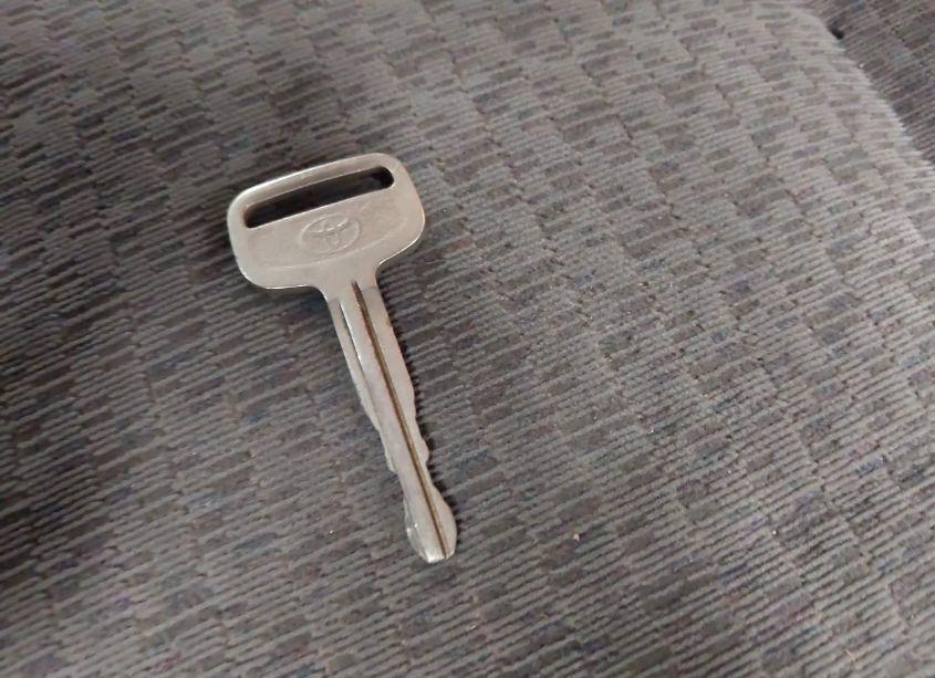 Photo 11 of 2004 Toyota Tundra SR5 V8 (VIN 5TBDT44104S435390)