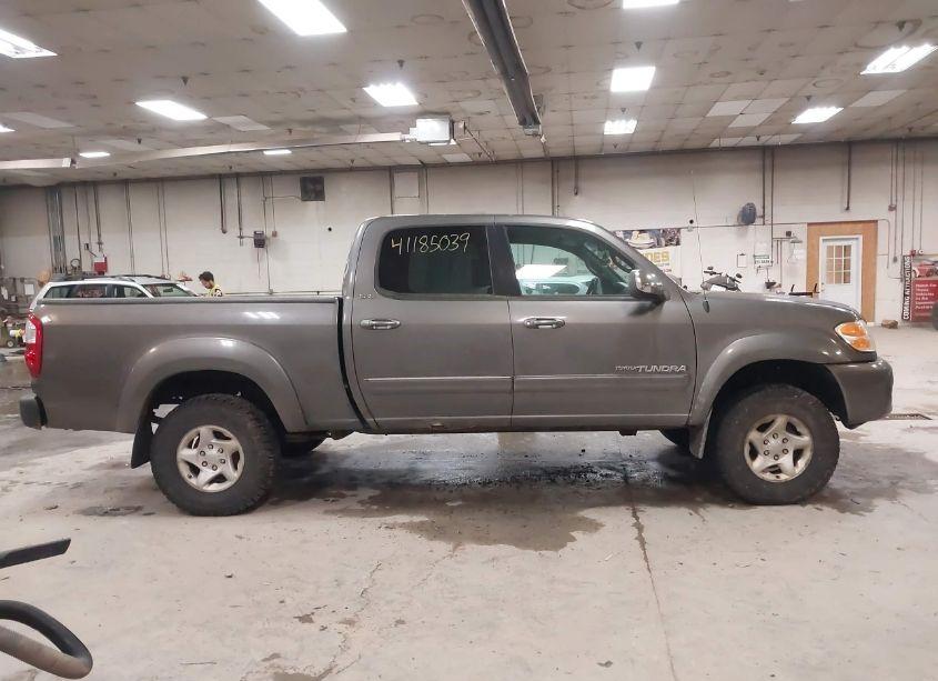Photo 13 of 2004 Toyota Tundra SR5 V8 (VIN 5TBDT44104S435390)