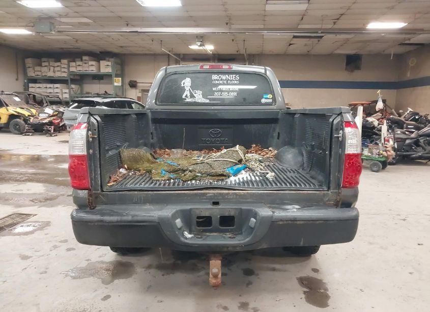 Photo 16 of 2004 Toyota Tundra SR5 V8 (VIN 5TBDT44104S435390)