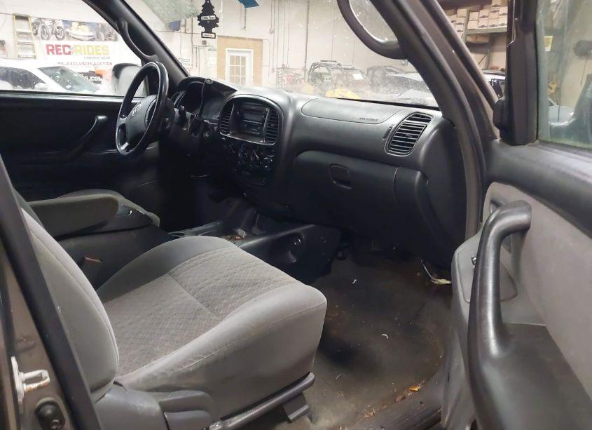 Photo 5 of 2004 Toyota Tundra SR5 V8 (VIN 5TBDT44104S435390)