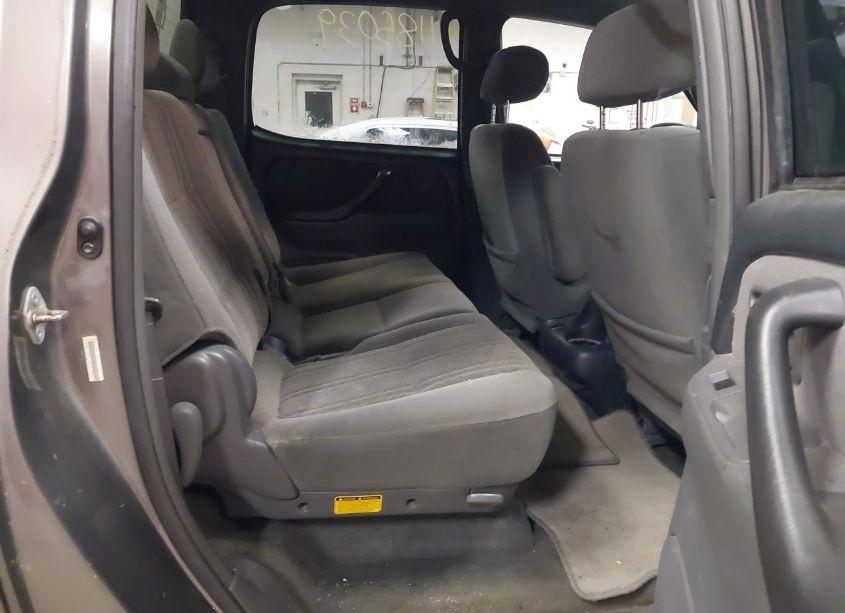 Photo 8 of 2004 Toyota Tundra SR5 V8 (VIN 5TBDT44104S435390)